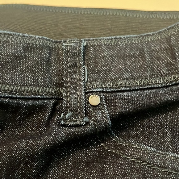 Chico's Fabulously Slimming Dark Wash Crop Blue Jeans Chico's Size 3/US Size 16 - Picture 10 of 15